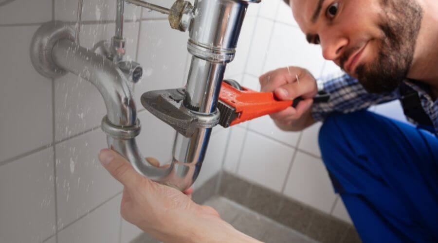 Toilet leak repair in Glendo, WY